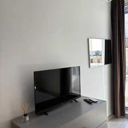 Apartment The Bright Bridge, Near Sliema With Ac